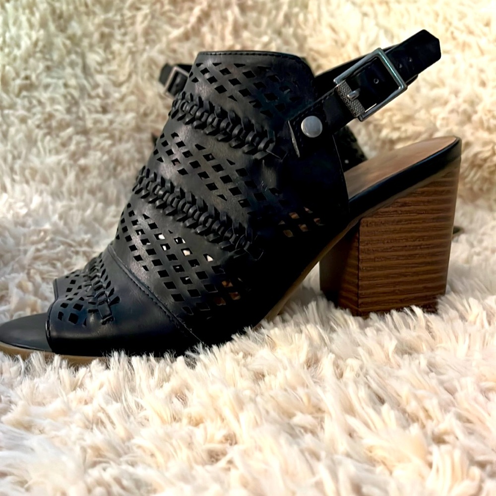 American eagle black stacked heel sandal
